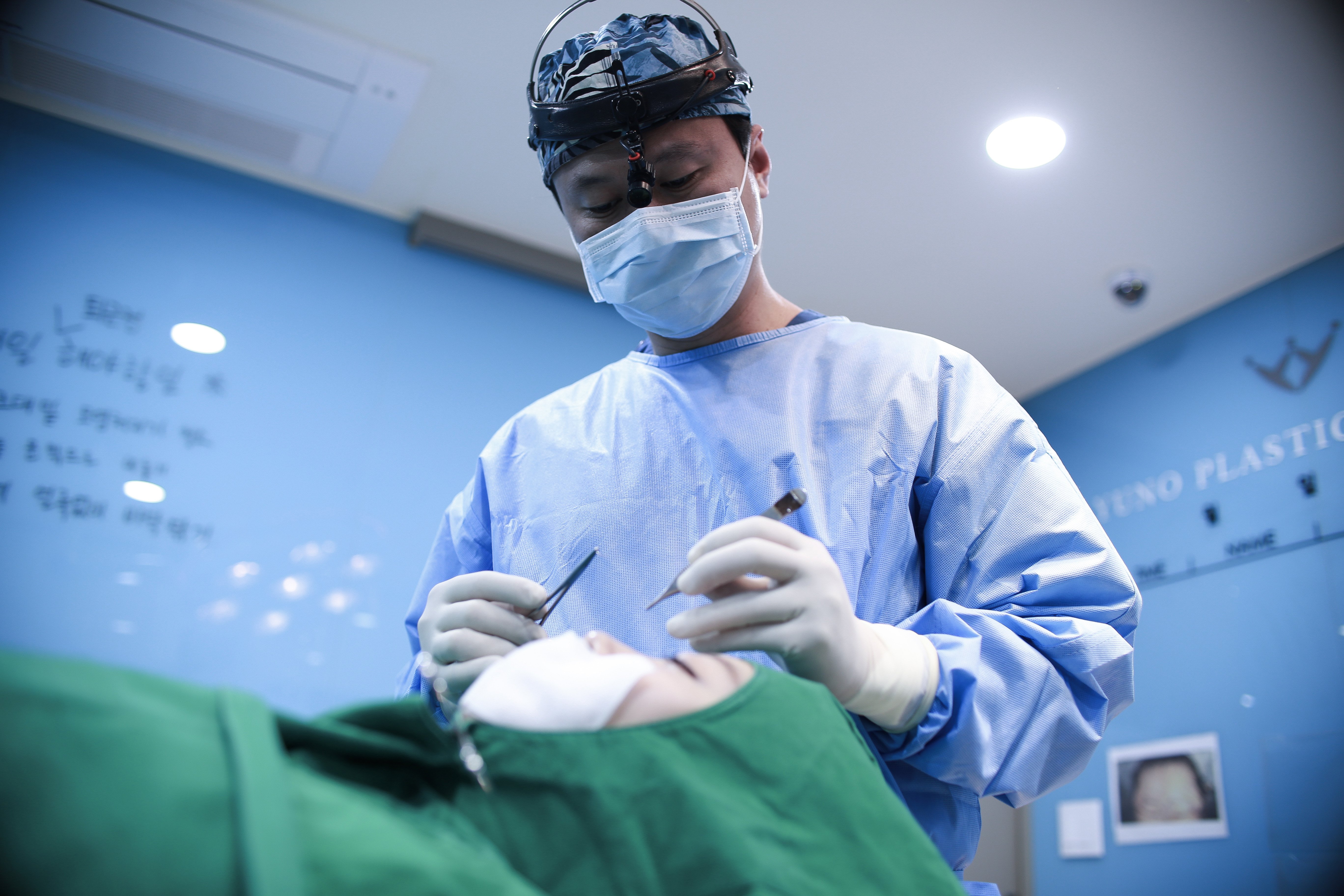 facial contouring surgery clinics in Seoul